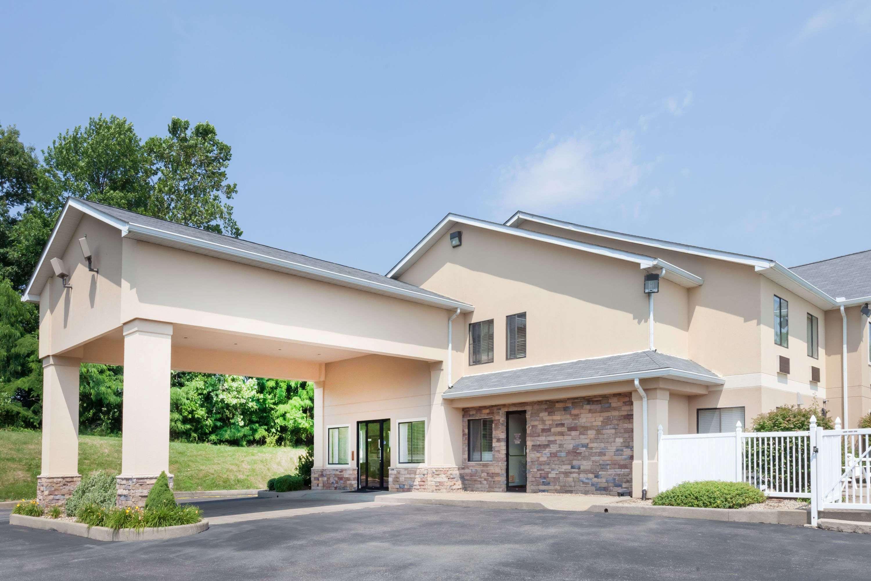 Hotel Ramada By Wyndham Tell