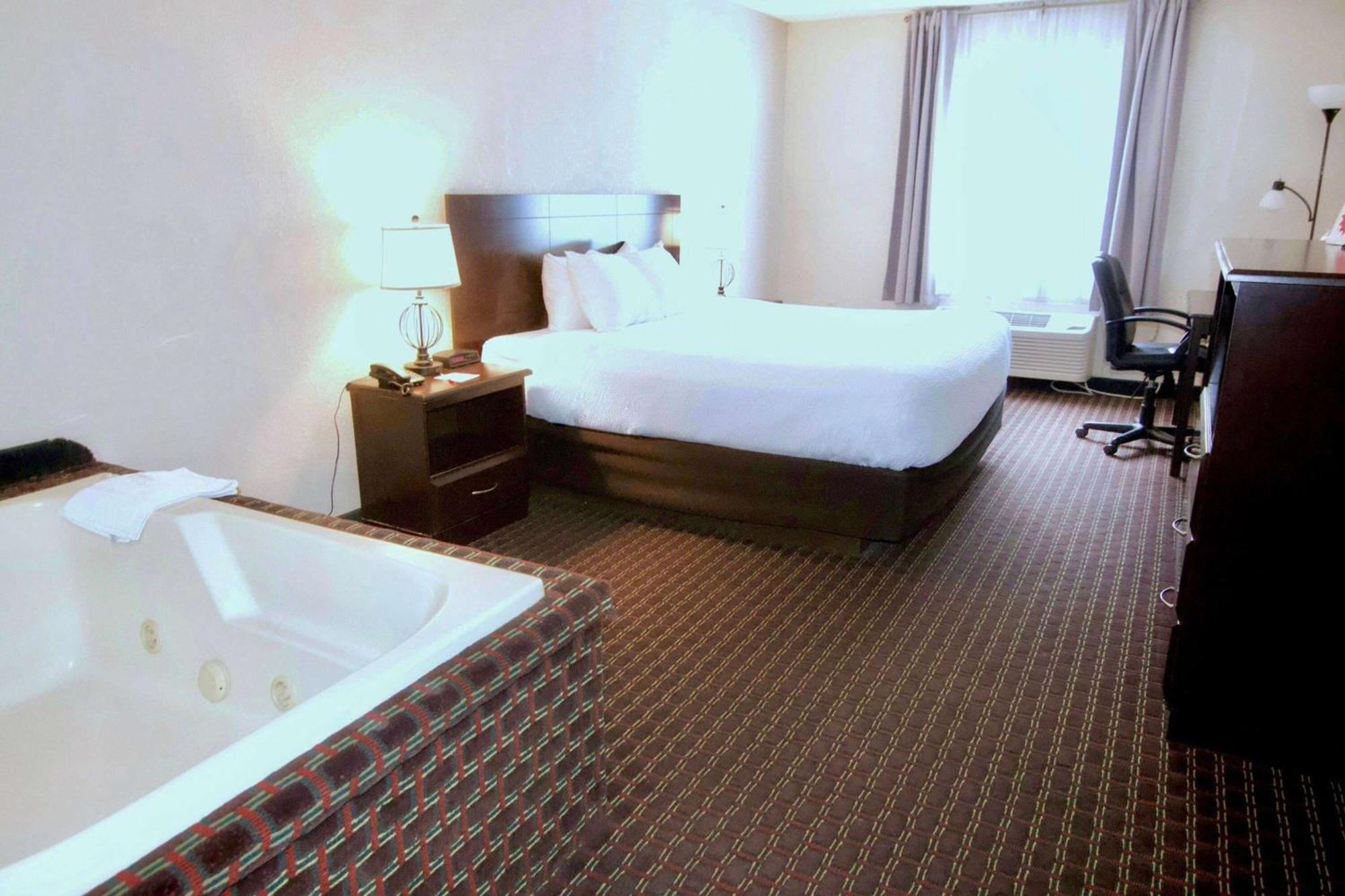 Hotel Ramada By Wyndham Tell 3*