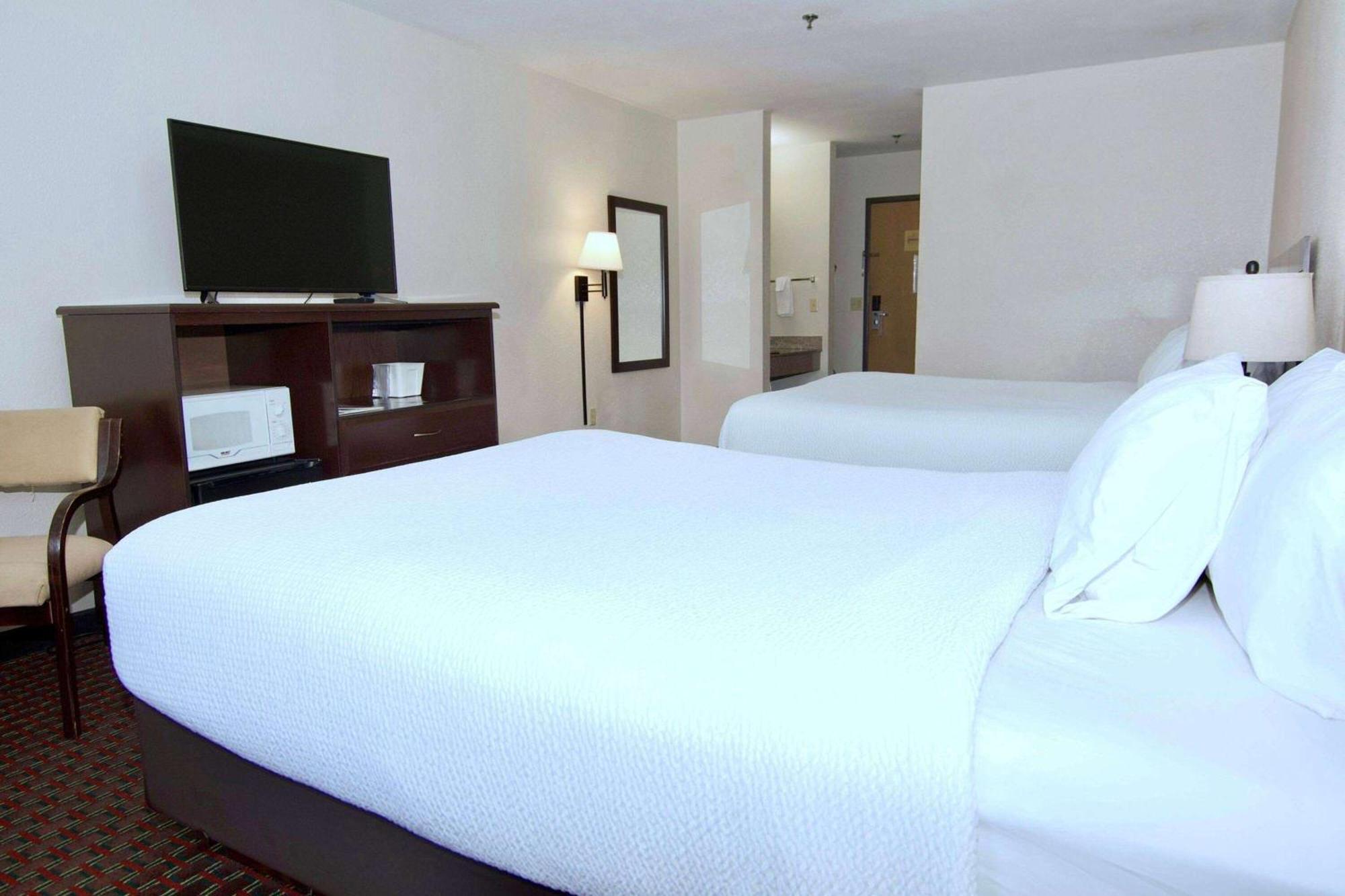 Ramada By Wyndham Tell 3*