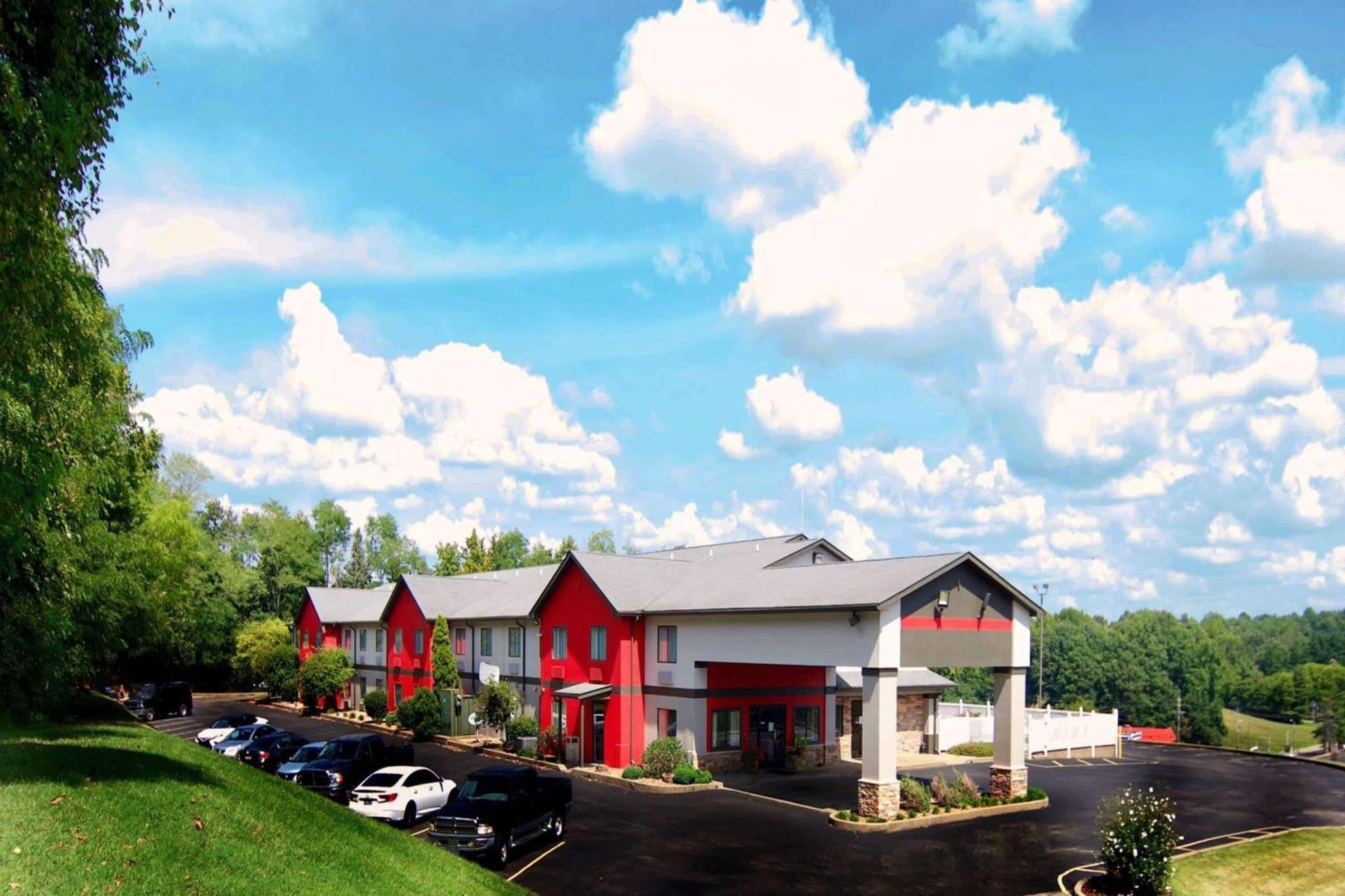 Ramada By Wyndham Tell Hotel Tell City